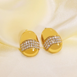 Élégantes boucles d'oreilles ovales plaquées or 18 carats avec zircons cubiques