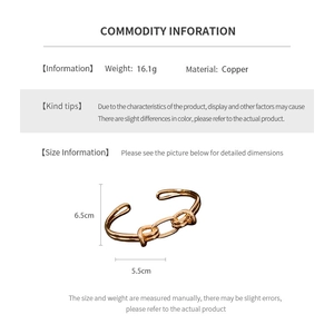 Vista dettagliata del bracciale rigido dorato 18K con specifiche di materiale e misura
