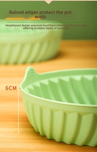 Dettaglio del bordo ondulato da 6cm e del manico della teglia in silicone verde per friggitrice