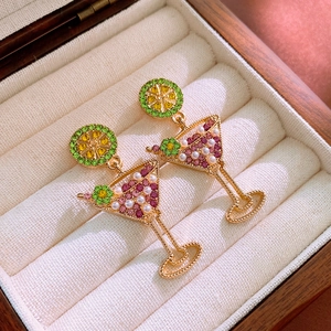 Cocktail glass earrings with lemon slices, rhinestones and pearls for a summer look