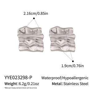 Detail view of silver stainless steel wave earrings showing dimensions and 6.2g weight