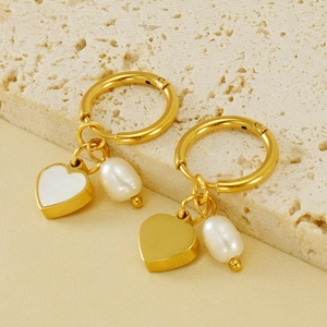 Boucles d'oreilles cœur en acier inoxydable doré 18K avec perles blanches et charms