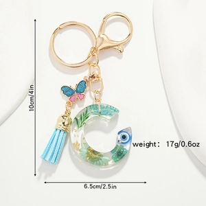 Detail of resin letter C keychain with dried flowers and dimensions 10x6.5cm