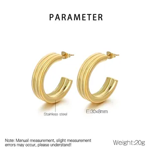 Detail view of gold C-shaped stainless steel earrings with size 30x8mm specifications