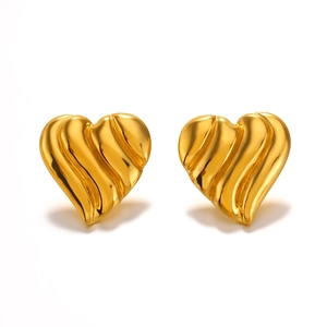 Boucles d'oreilles cœur en acier inoxydable doré 18 carats avec design ondulé chic