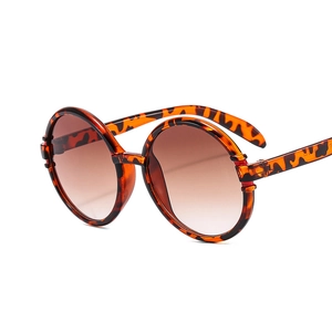 Retro oversized round sunglasses with leopard print frames and brown gradient lenses