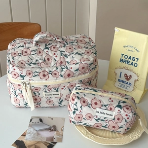 Gewatteerde bloemen make-up tas set met handvat en grote capaciteit opbergruimte