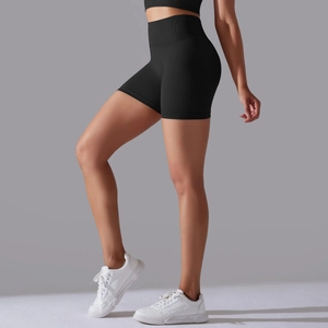 Vue détaillée de côté du short de yoga sans couture noir à taille haute pour le fitness