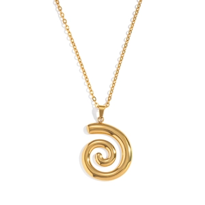 Gros plan du pendentif spirale en acier inoxydable plaqué or 18K avec finition polie