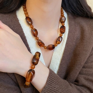 Elegant amber acrylic irregular bead necklace and bracelet jewelry set for women