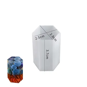 Dettaglio dello stampo in silicone a prisma esagonale per candele 2,5x2,8x3,7 cm