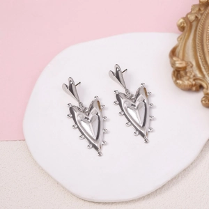 French vintage layered silver heart earrings with beaded edge on stone tray