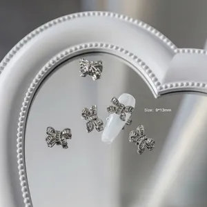 Détails de breloques nœud pour ongles 9x13mm en argent avec cristaux sur miroir cœur