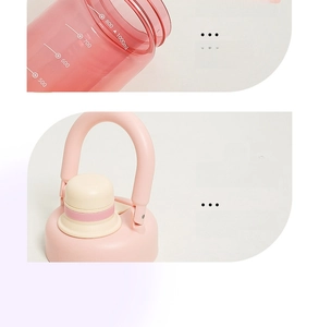 Detail of 1000ml water bottle showing clear scale markings and foldable handle