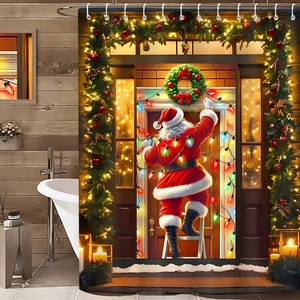 Détail d'un rideau de douche 3D de Noël avec le Père Noël décorant une porte et couronne
