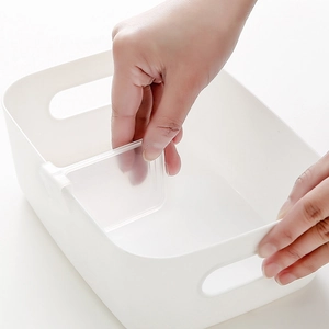 Adjustable plastic refrigerator organizer with transparent dividers for storage space
