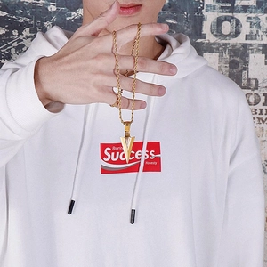 Golden stainless steel arrowhead pendant necklace with rope chain on streetwear model