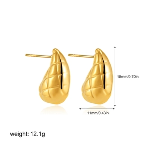 Detailed size dimensions of 18k gold waterdrop earrings with quilted texture design