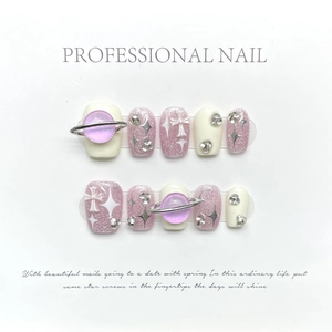 Faux ongles faits main dégradé violet taro avec paillettes et charmes Saturne 3D