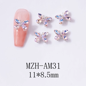 Gros plan de bijoux d'ongles papillon aurora avec strass et dimensions précises