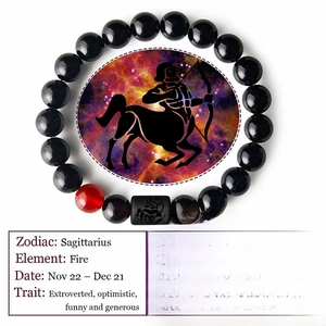 Détail du bracelet Sagittaire avec perles d'onyx noir de 10mm et pierres d'agate rouge