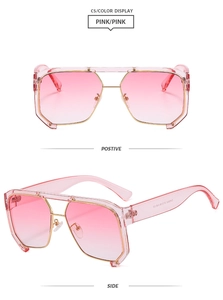 Vues détaillées de lunettes de soleil carrées dégradées roses avec monture dorée