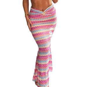 Jupe sirène en maille rayée taille basse avec paillettes et accessoire étoile de mer