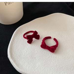 Elegant red velvet bow open rings for women in a vintage minimalist jewelry style