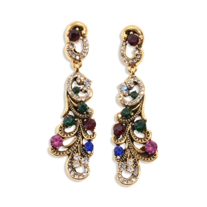 Boucles d'oreilles baroques dorées avec strass colorés et détails en filigrane ajouré