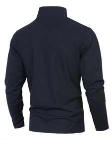 Vue détaillée du dos du pull bleu marine pour homme montrant la texture fine du tricot