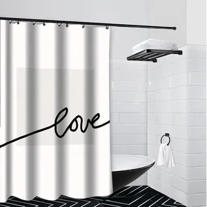 Detalle de cortina de ducha blanca con texto Love is the ANSWER de estilo moderno