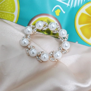 Elegant gold-tone pearl and rhinestone floral wreath brooch for women's winter coats