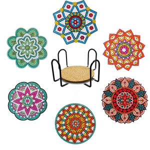 Set van 6 DIY diamond painting mandala onderzetters met metalen houder en kurkvoet