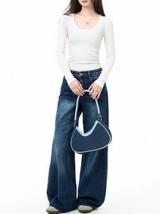 T-shirt slim con scollo a U a maniche lunghe e borsa a mezzaluna in denim blu bicolore