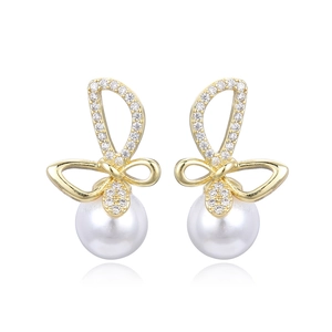 Retro butterfly pearl stud earrings with gold plating and sparkling zircon stones