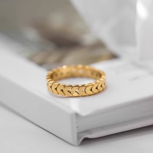 Polished 18K gold wheat ear pattern ring with heart leaf design for women