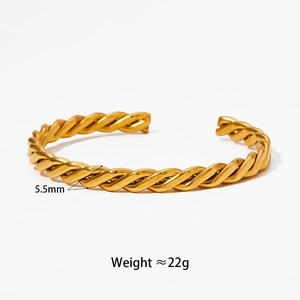 Macro detail of 5.5mm twisted rope golden cuff bangle with weight specifications