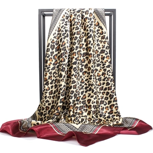 Elegant 90x90cm leopard print silk scarf with golden chain patterns and deep red border