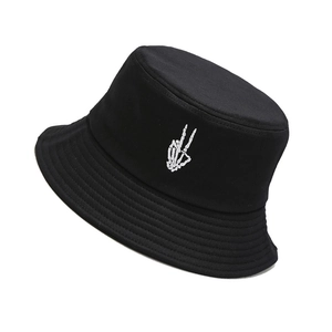Bob classique noir en coton avec broderie blanche de main de squelette style streetwear