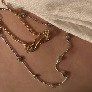 Retro snake style necklace set with zirconia pendant and layered gold Cuban chain charms