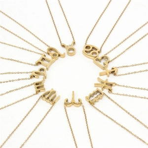 Détails de 12 pendentifs des signes du zodiaque en métal doré avec chaînes fines