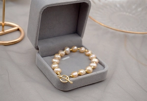 Detailed view of baroque freshwater pearl bracelet with 18K gold toggle clasp closure