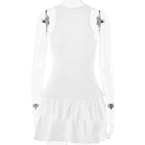 Vue arrière d'une robe blanche sans manches en maille côtelée avec ourlet volanté