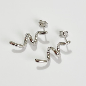 Minimalist S925 sterling silver spiral wave stud earrings with polished finish