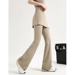 Vue détaillée du pantalon de yoga évasé taille haute avec jupe et fentes latérales