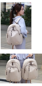 Vista detallada de mochila beige de Oxford con ribete marrón y múltiples cremalleras