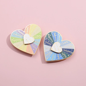 Set di spille rotanti in smalto a cuore con temi self-care e finiture macaron