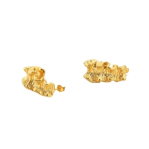Boucles d'oreilles vintage dorées en forme de C avec texture plissée irrégulière chic