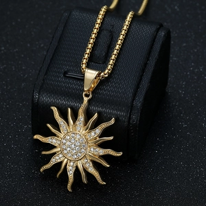 Hip hop gold plated sunflower pendant necklace with sparkling rhinestones for fashion lovers