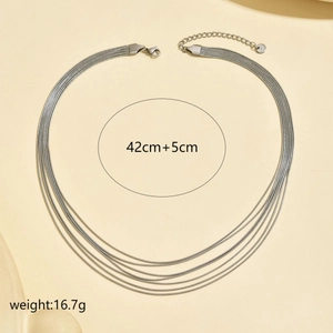 Collana multistrato in acciaio inossidabile con catena a serpente e finitura argento